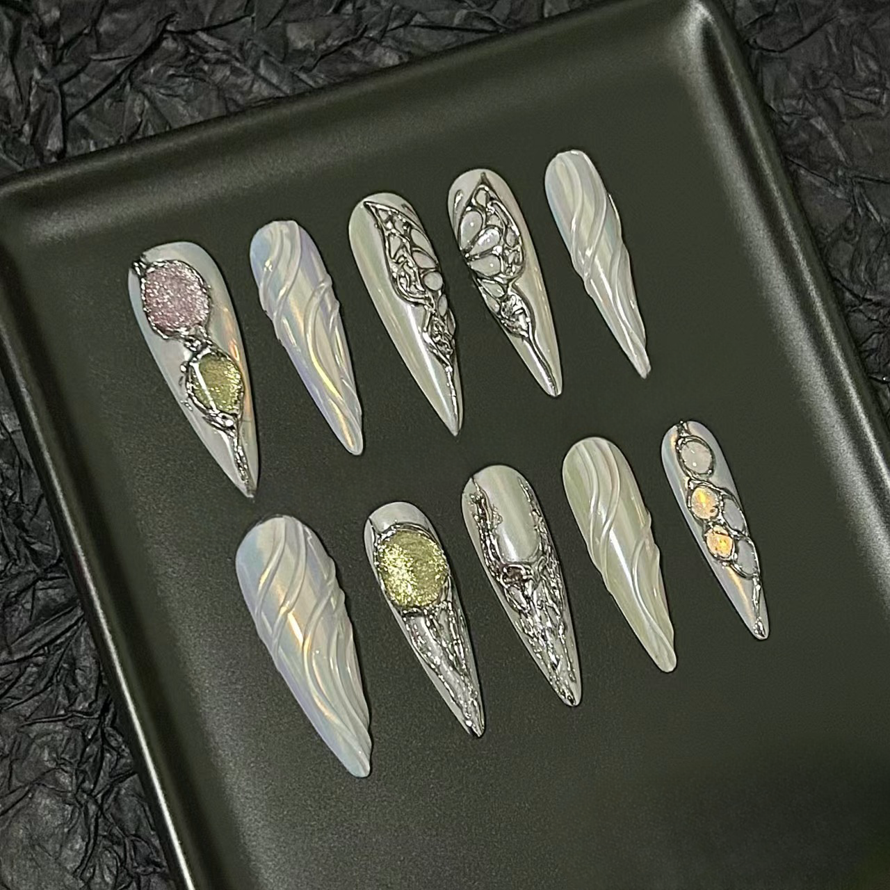 【Raised butterfly design】