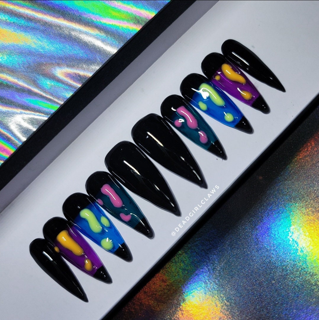 Lava Flow Press on Nail Set (Glow in the Dark)